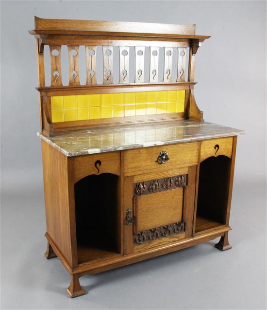 An Arts & Crafts oak washstand in the manner of Shapland & Petter, W.3ft 6in. D.1ft 8in. H.4ft 6in.